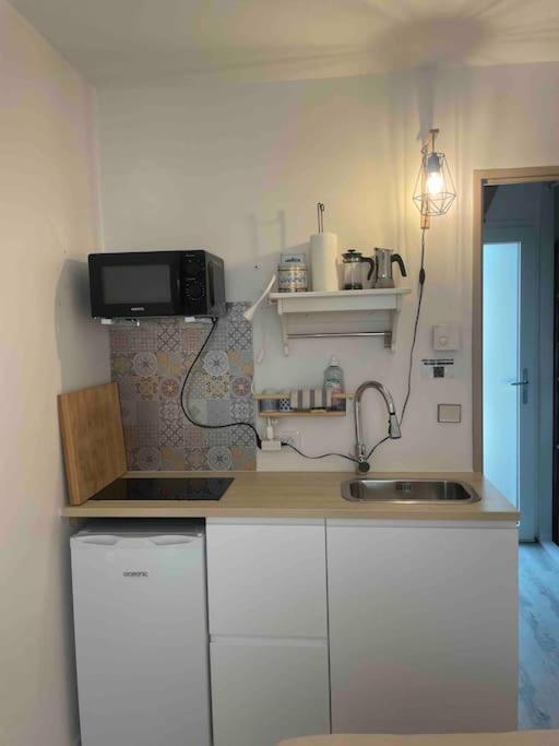 Charming Studio To Venelles 10 Minutes From Aix Bagian luar foto